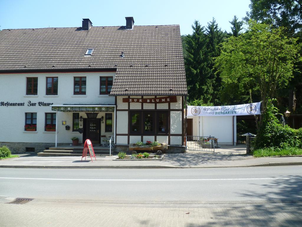 Restaurant Zur Blume Apartment ฮัททิงเงน ภายนอก รูปภาพ